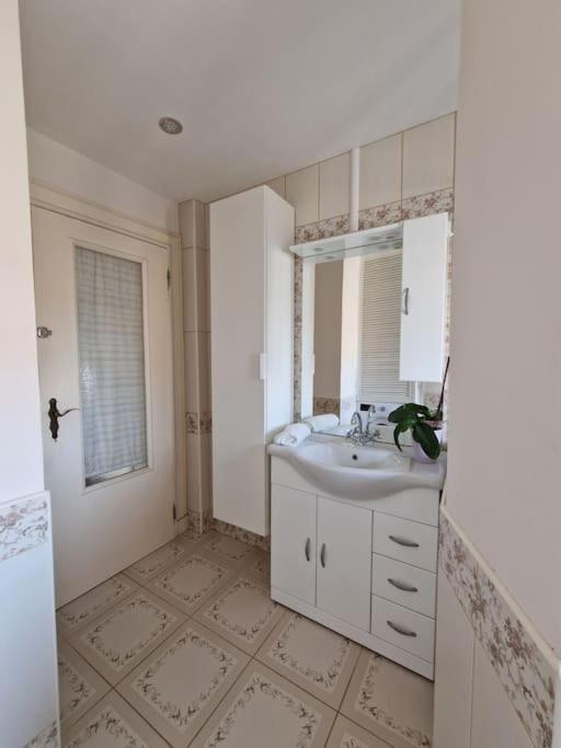 Beautiful Aparment Next To The Border 4 Room Сен-Луи Екстериор снимка